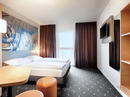 Double Room | Premium bedding, desk, soundproofing, free WiFi