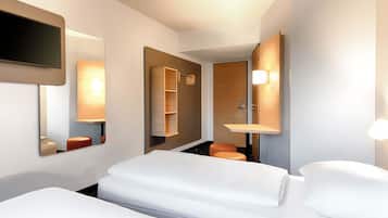 Twin Room | Premium bedding, desk, soundproofing, WiFi (free)