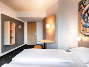 Tweepersoonskamer | Luxe beddengoed, een bureau, geluiddichte muren, gratis wifi