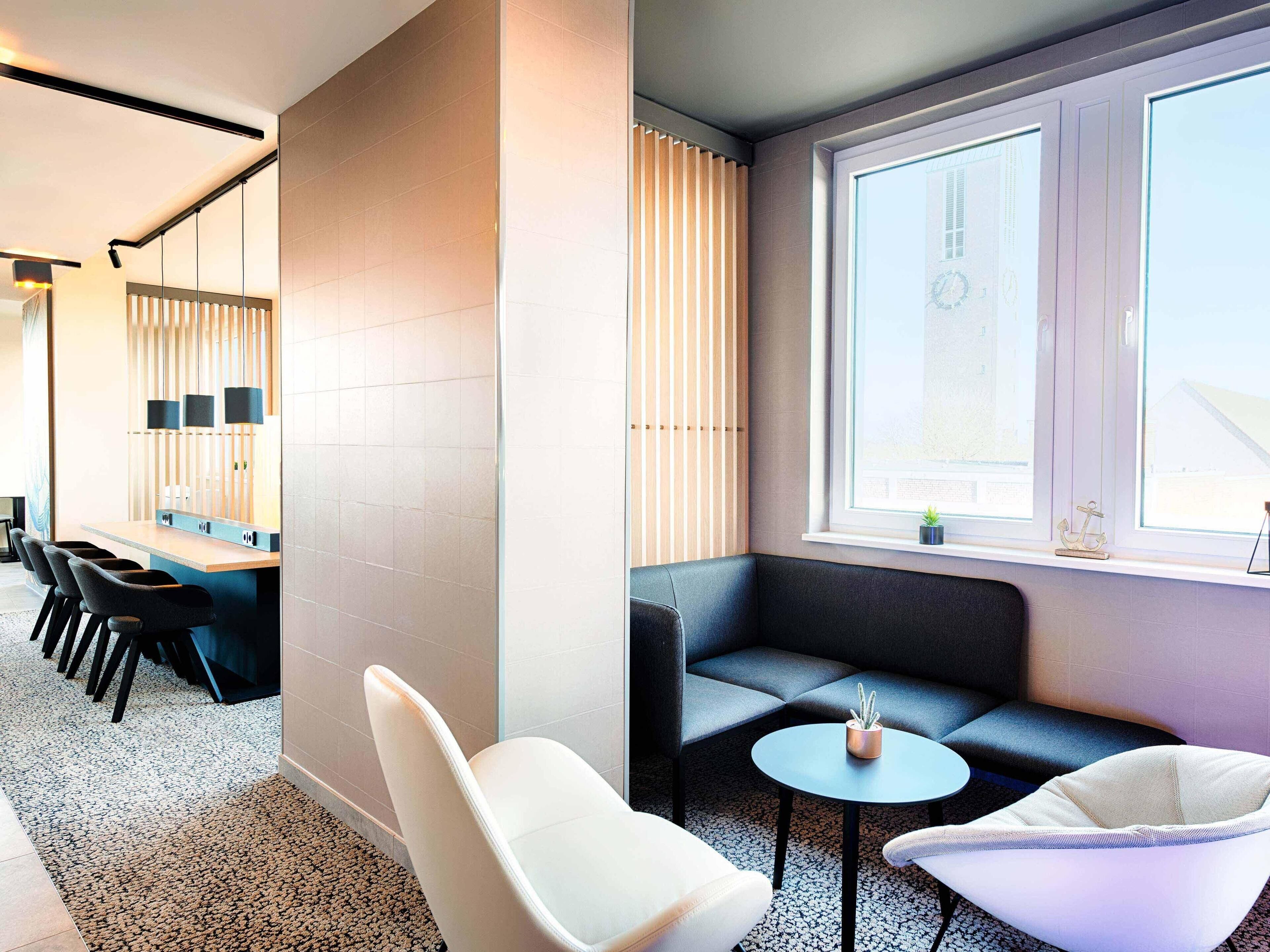 Premium bedding, desk, soundproofing, free WiFi