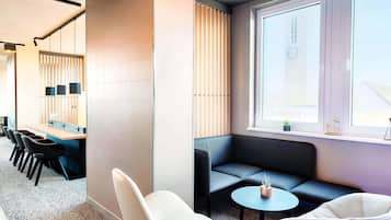 Premium bedding, desk, soundproofing, free WiFi