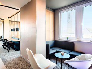 Premium bedding, desk, soundproofing, free WiFi