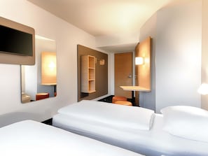 Camera con 2 letti singoli | Biancheria da letto di alta qualità, una scrivania, insonorizzazione