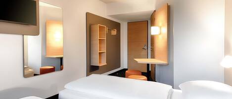 Hochwertige Bettwaren, Schreibtisch, schallisolierte Zimmer