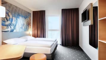Premium bedding, desk, soundproofing, WiFi (free)