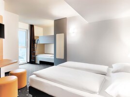 Quadruple Room | Premium bedding, desk, soundproofing, free WiFi