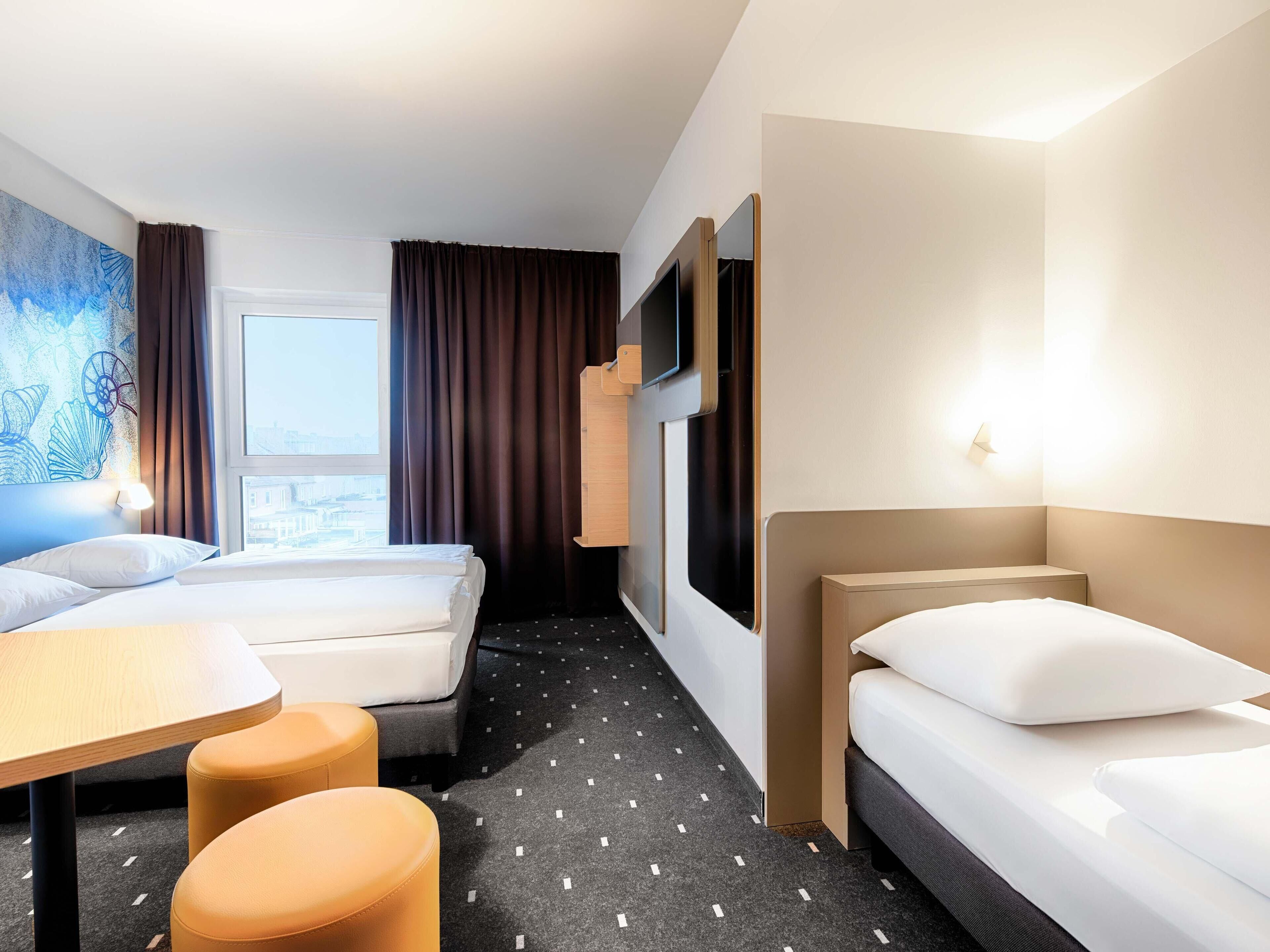 Triple Room | Premium bedding, desk, soundproofing, free WiFi