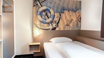 ฝักบัว, ไดร์เป่าผม, ผ้าเช็ดตัว, สบู่