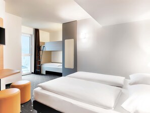 Premium bedding, desk, soundproofing, free WiFi