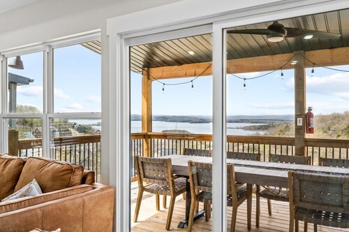 Modern Lakeview with All Ensuites, Entertainment Room, & Outdoor Fire Features