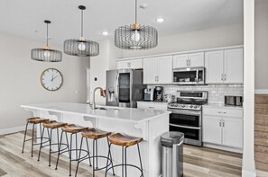 Fridge, microwave, oven, stovetop - Modern Lakeview with All Ensuites, Entertainment Room, & Outdoor Fire Features (Branson)