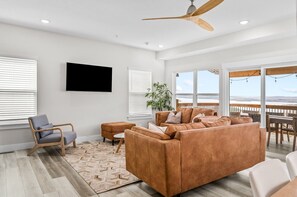 Smart TV, video game console, Netflix, table football - Modern Lakeview with All Ensuites, Entertainment Room, & Outdoor Fire Features (Branson)