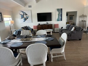 Interior - Luxury Holiday Vaca Here! Large outdoor space and dock. Lg hot tub and pool! (Marathon)