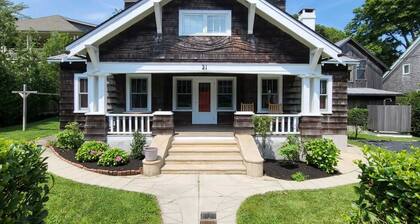 Charming, cozy spacious home within 1 mile walking distance to Oak Bluffs