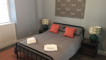 2 bedrooms, iron/ironing board, travel cot, free WiFi