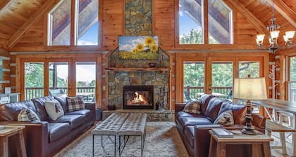 The Nest at Seven Devils - high elevation with hot tub, close to Hawks Nest Snow Tubing & Zipline