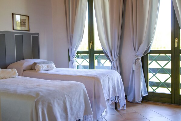 2 عدّة غرف نوم ومكواة/لوح كي وسرير سفر وواي فاي مجانًا