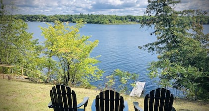 Charming Lakefront Cottage with Bird's Eye Views