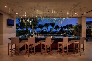 2 bars/lounges - The Ritz-Carlton Residences, Turks & Caicos (Providenciales)