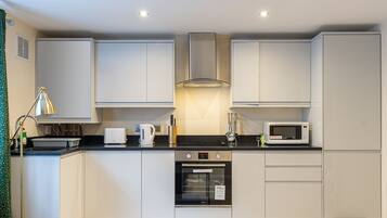 Deluxe Apartment, Ensuite (B) | Private kitchen