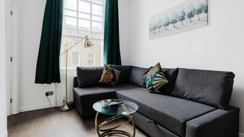 Classic Apartment, Private Bathroom, City View | Lounge