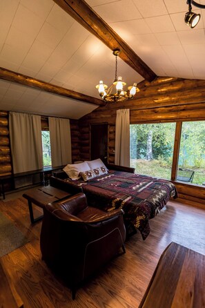 1 bedroom, bed sheets - Enchanting Kenai River Retreat (Cooper Landing)