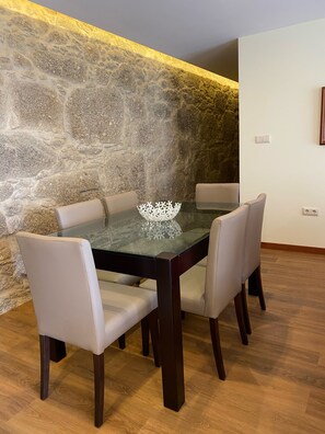 Dining - Casa Por do Sol (Vila Nova de Gaia)