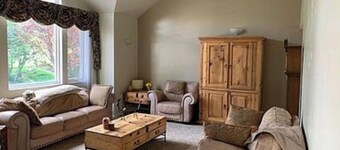 Hot tub, Bar area with pool table, deck, panoramic view of the valley and mounta