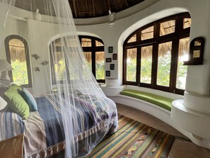 3 quartos, cofres nos quartos, ferros/tábuas de passar roupa