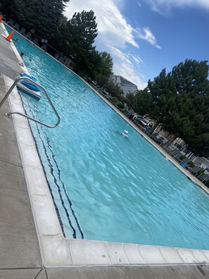 Pool - Spacious 4 bedroom 3.5 bathrooms  (Denver)