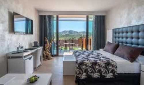 EMERGENCE DJOUDA HOTEL