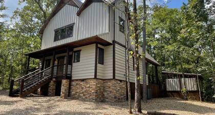 Modern Farmhouse Cabin | Hot Tub | Dog-Friendly