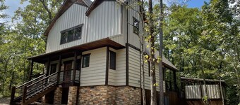 Modern Farmhouse Cabin | Hot Tub | Dog-Friendly
