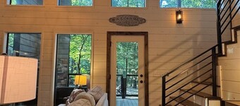 Modern Farmhouse Cabin | Hot Tub | Dog-Friendly