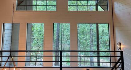 Secluded Luxury Modern Farmhouse Cabin, #dogfriendly!