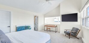 4 bedrooms, desk, iron/ironing board, free WiFi