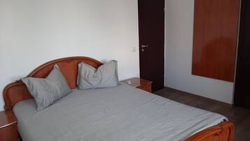 1 habitación, tabla de planchar con plancha y wifi gratis