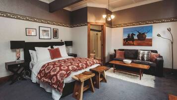 6 bedrooms, iron/ironing board, WiFi, bed sheets