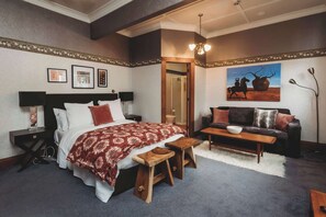 6 bedrooms, iron/ironing board, WiFi, bed sheets