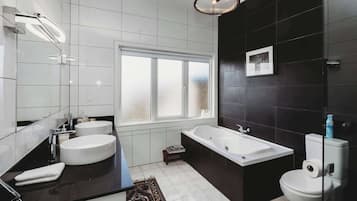 Baignoire, serviettes fournies