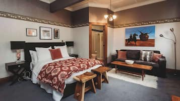 6 bedrooms, iron/ironing board, WiFi, bed sheets