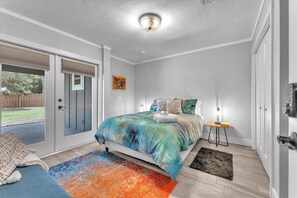 6 bedrooms, desk, iron/ironing board, free WiFi - Luxury 6BR Home Near UF & Downtown (Gainesville)