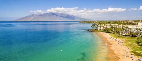 Beach nearby, sun loungers, beach towels