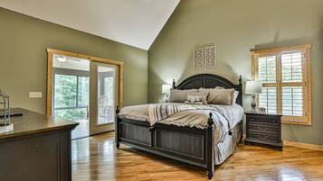 5 bedrooms, premium bedding, iron/ironing board, travel cot