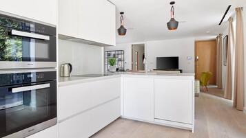 Fridge, microwave, oven, dishwasher