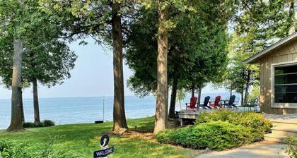 Waterfront Fall Escape on Little Sturgeon