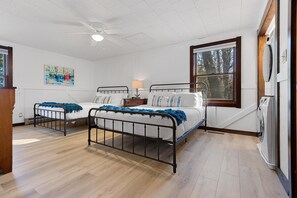 3 bedrooms, iron/ironing board, travel crib, free WiFi