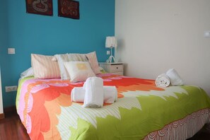 2 habitaciones, tabla de planchar con plancha y ropa de cama