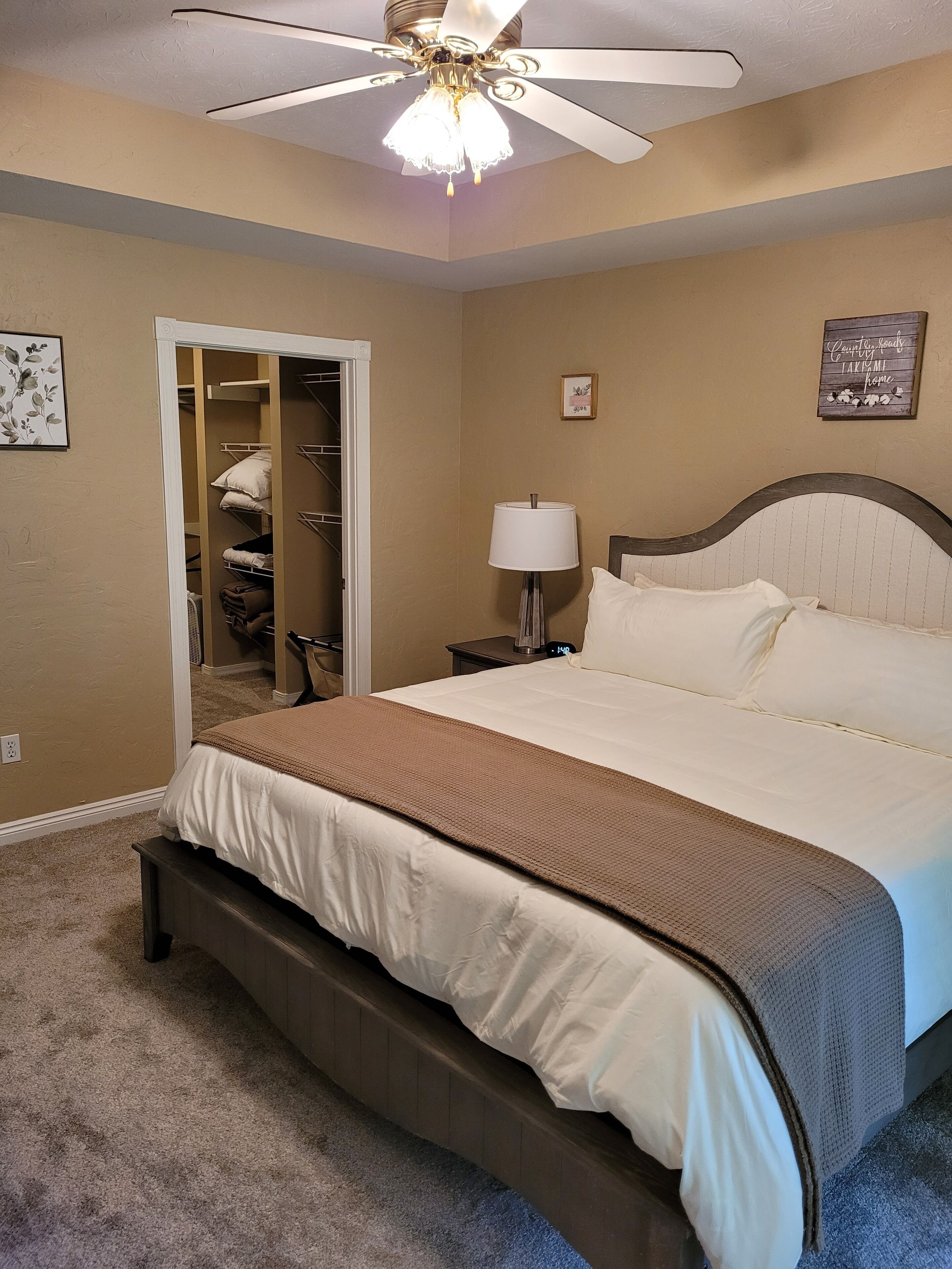 2 bedrooms, desk, iron/ironing board, free WiFi