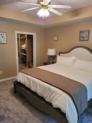 2 chambres, bureau, fer et planche à repasser, Wi-Fi gratuit